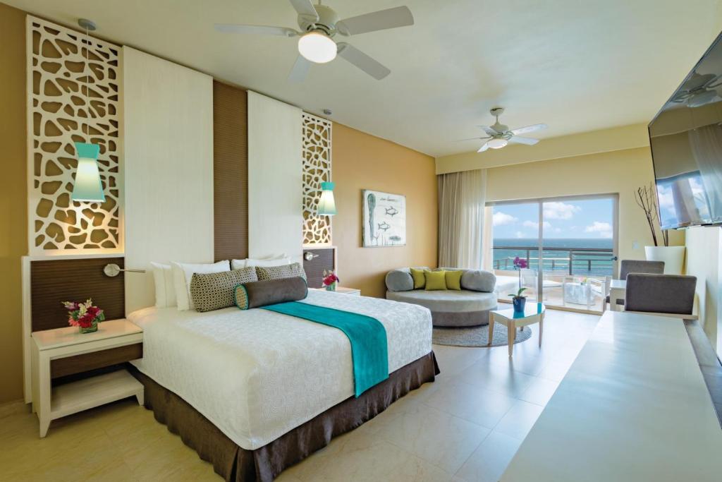 El Dorado Seaside Suites