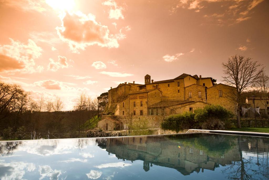 Castel Monastero (Castelnuovo Berardenga) 