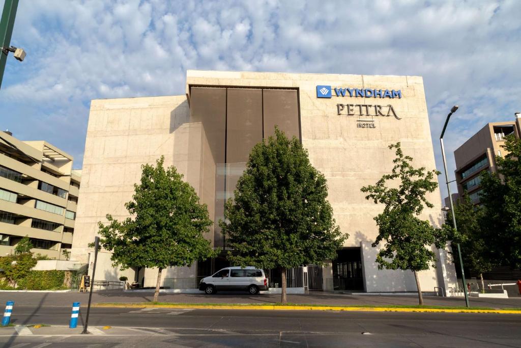 Wyndham Santiago Pettra