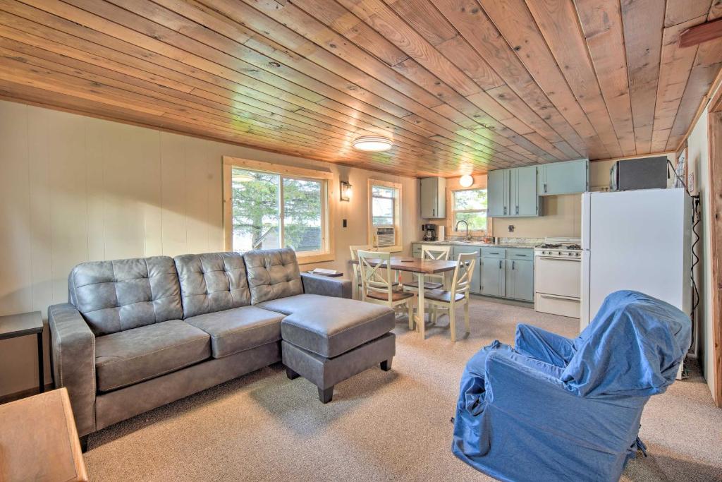 Cozy Cabin with Deck and Private Dock on Nelson Lake!